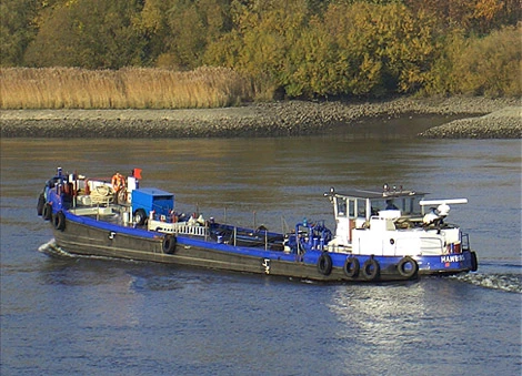 Die Hanseslop V auf dem Wasser.