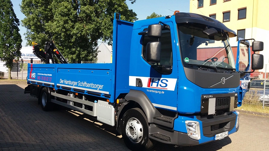 Blauer LKW der Hamburger Schiffsentsorger